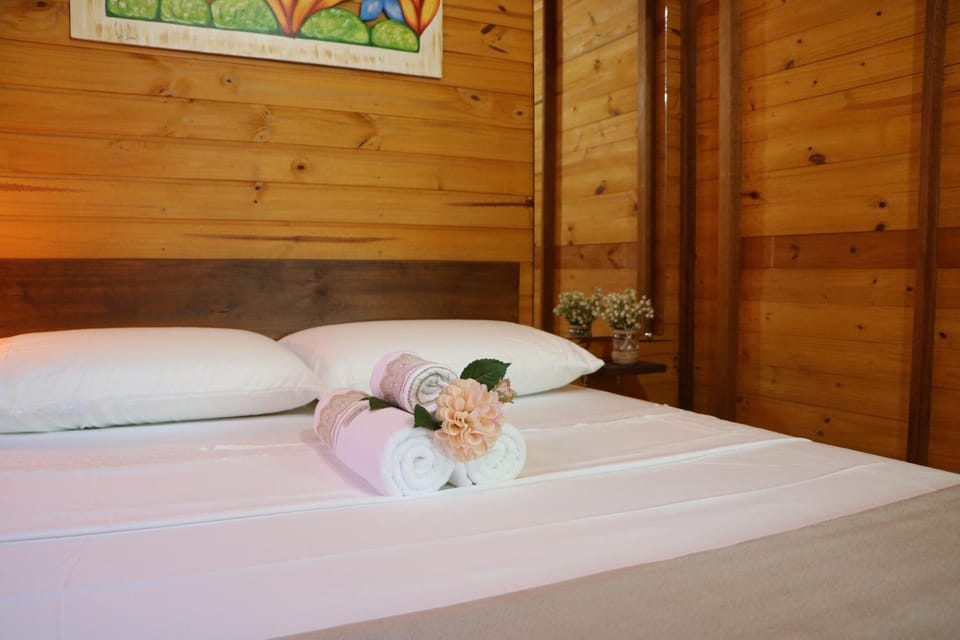 Bed, TV and multimedia, Bedroom