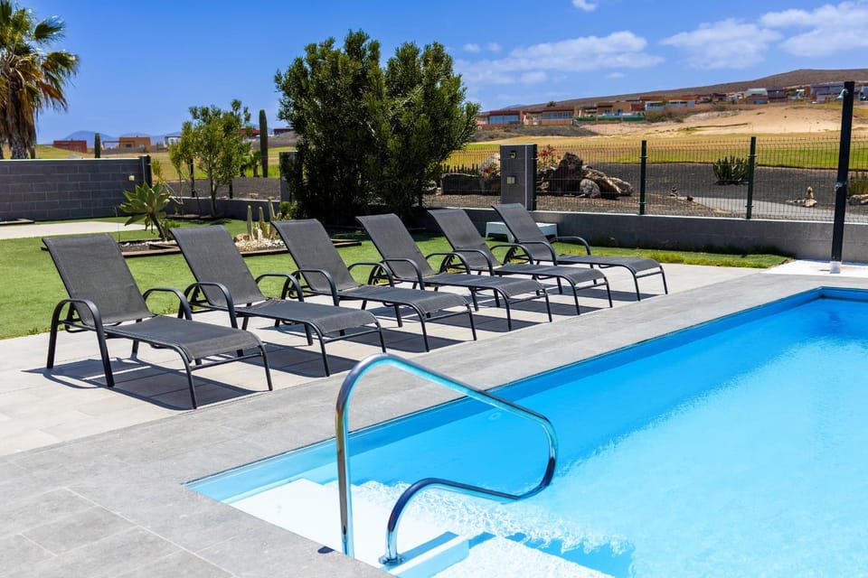 Pool view, Swimming pool, sunbed