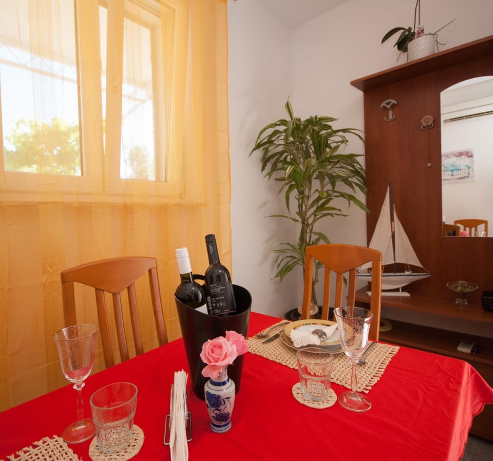 Decorative detail, Dining area
