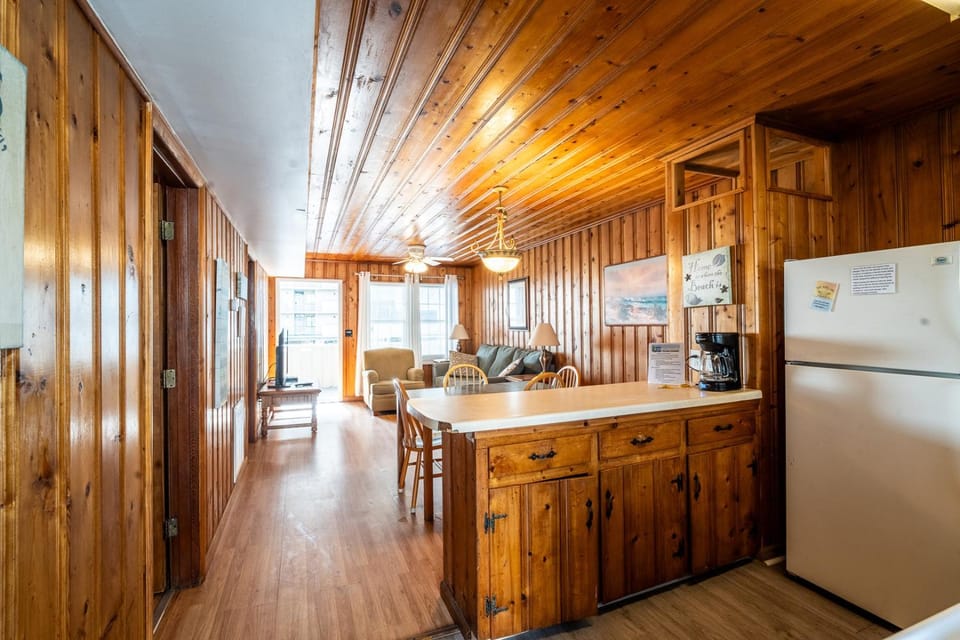 Kitchen or kitchenette, oven, pet friendly, stove