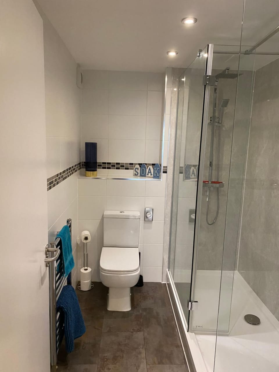 Shower, Toilet, Bathroom, towels