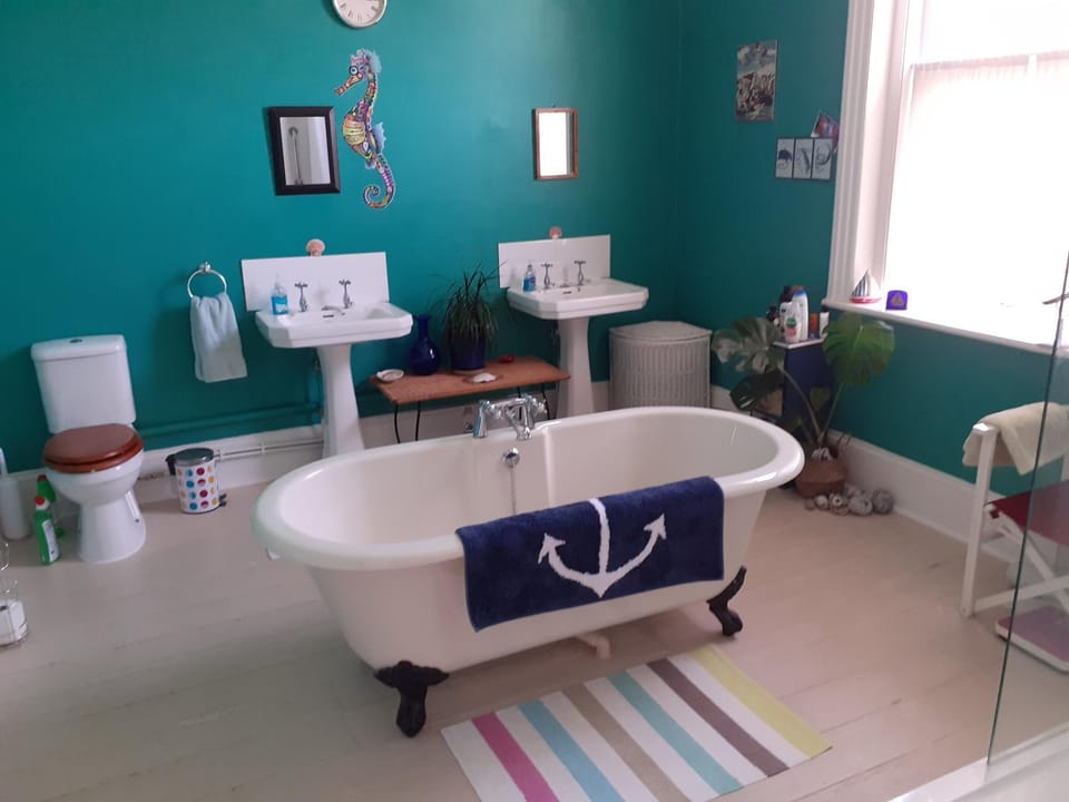Bathroom, Internal: Not applicable to any particular room