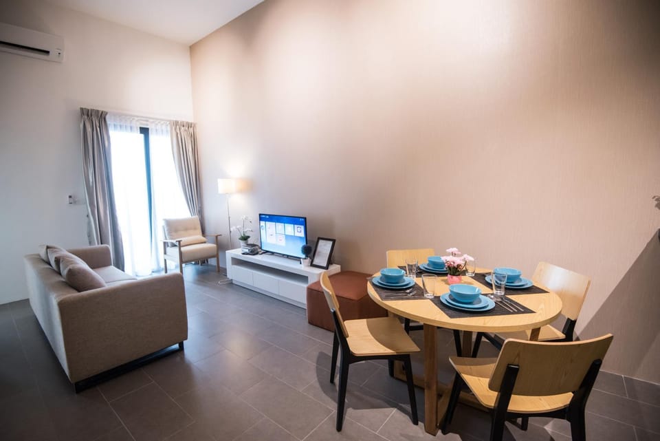 Living room, Dining area