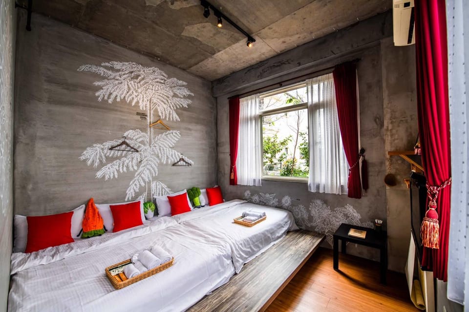 Bed, Photo of the whole room, Decorative detail, Bedroom