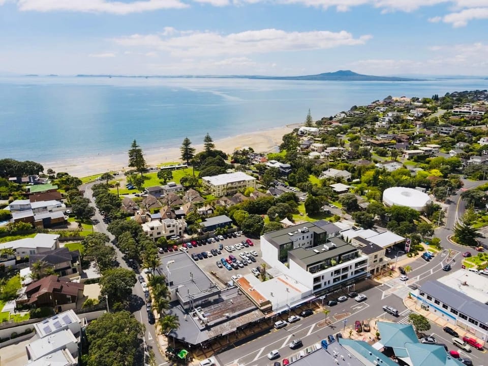 Neighbourhood, Natural landscape, Bird's eye view, Beach, Sea view, Street view, Location, Parking