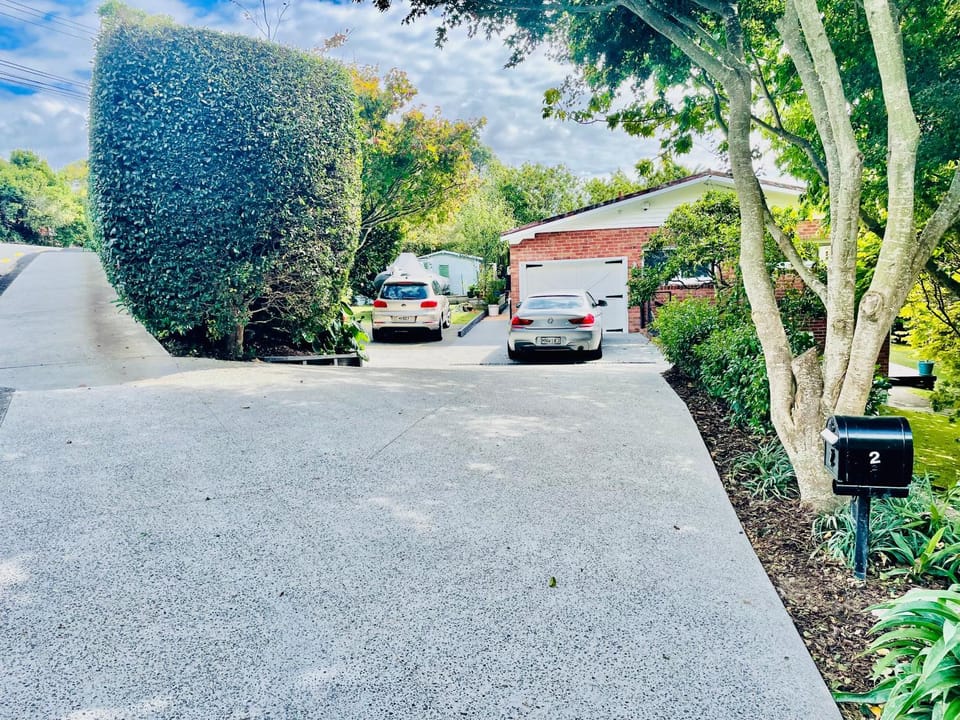 Neighbourhood, Natural landscape, Garden, Garden view, Street view, Location, Parking