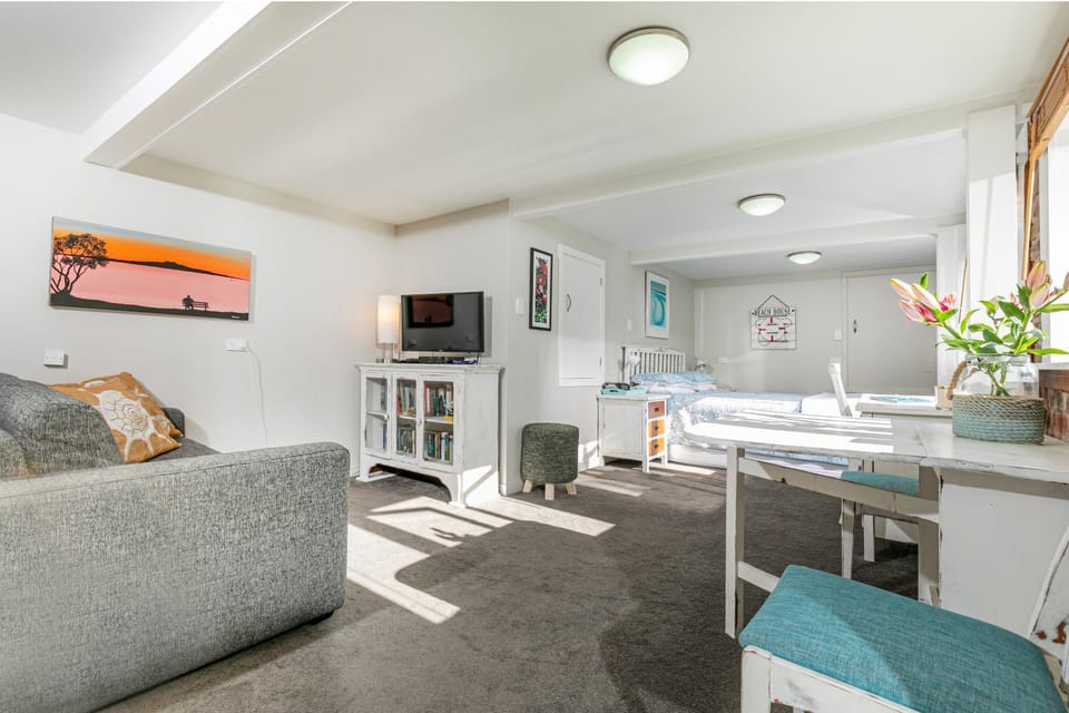 Living room, Dining area, Bedroom