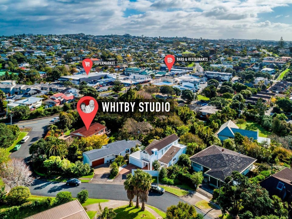 Bird's eye view, Bowling, Children play ground, Food and drinks, Evening entertainment, Landmark view, English/Irish breakfast, Dinner, Drinks, Alcoholic drinks