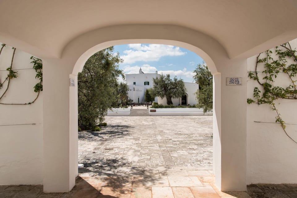 Property building, Patio, Facade/entrance