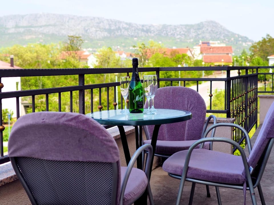Balcony/Terrace, Mountain view