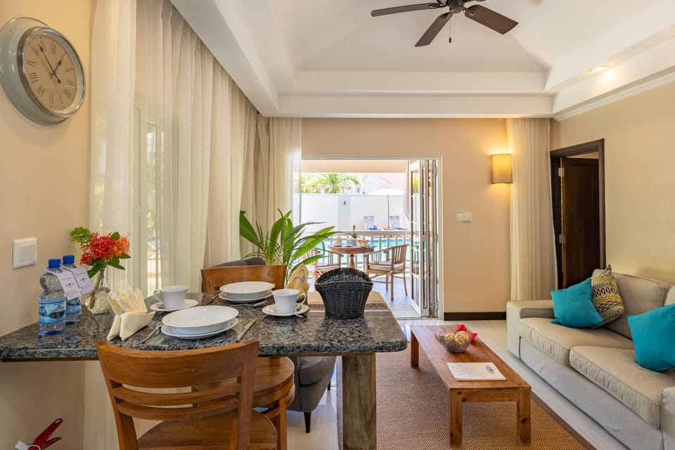 Facade/entrance, Day, Garden, Balcony/Terrace, Garden view, Garden view, Mountain view, Mountain view, Pool view, Swimming pool, Inner courtyard view