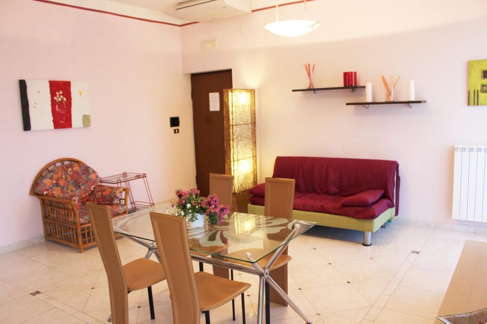 Living room, Dining area