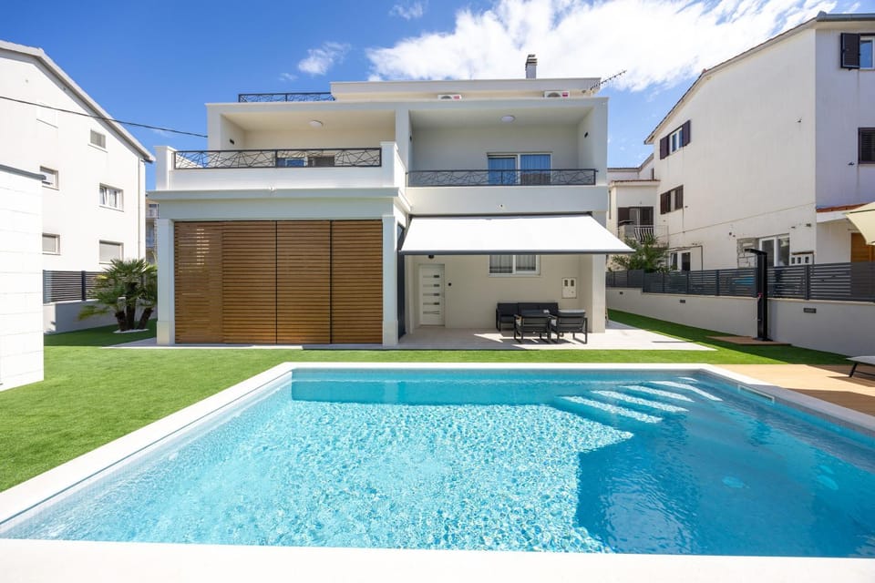 Property building, Swimming pool