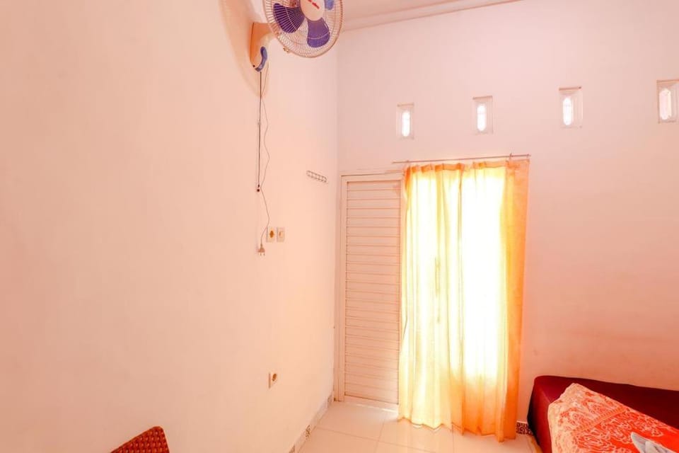 Pinky Guest House Syariah Kota Batu Bed and Breakfast in Batu