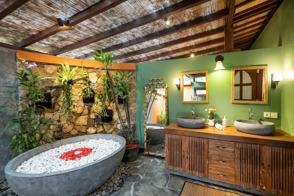 Bathroom, Decorative detail