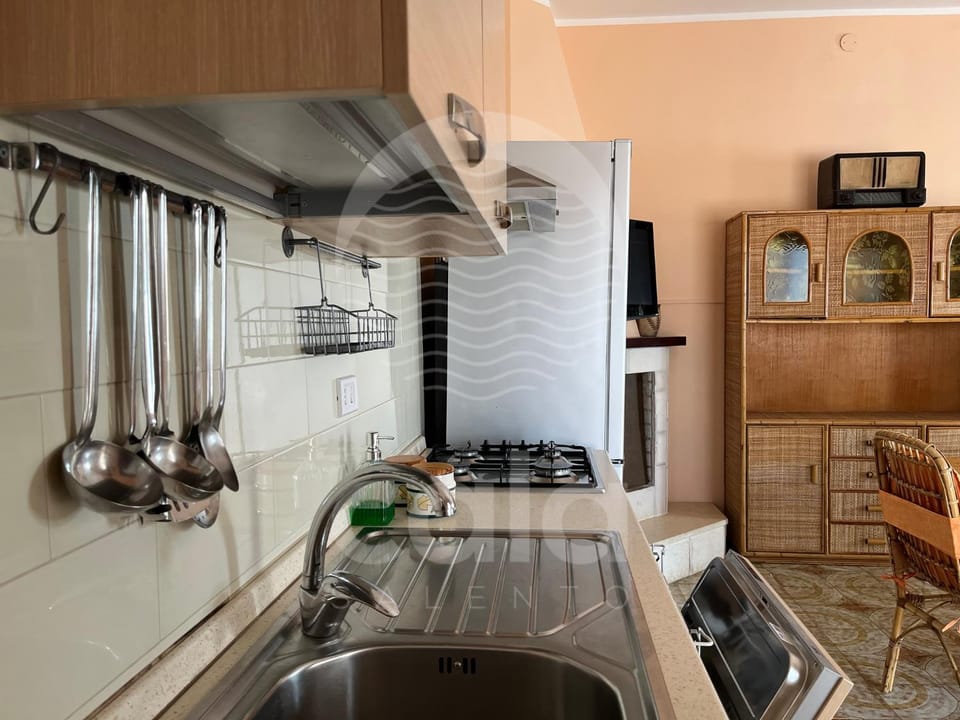 Kitchen or kitchenette, Dining area, dishwasher, pet friendly, stove