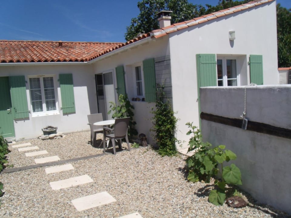 Property building, Internal: Not applicable to any particular room