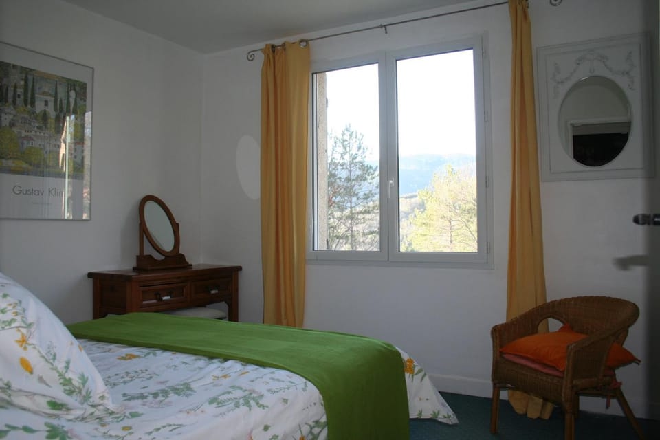 Bedroom, Mountain view