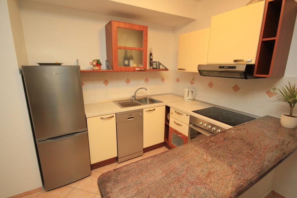 Kitchen or kitchenette, Communal kitchen