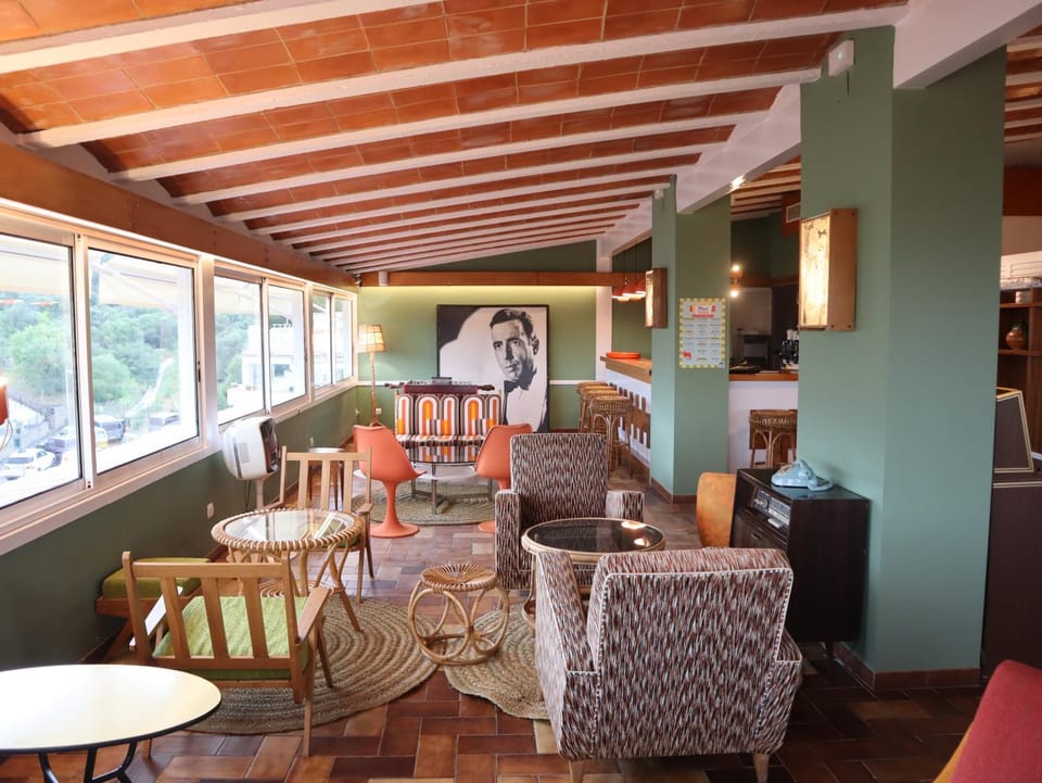 Restaurant/places to eat, Living room, Lounge or bar, Banquet/Function facilities, Seating area