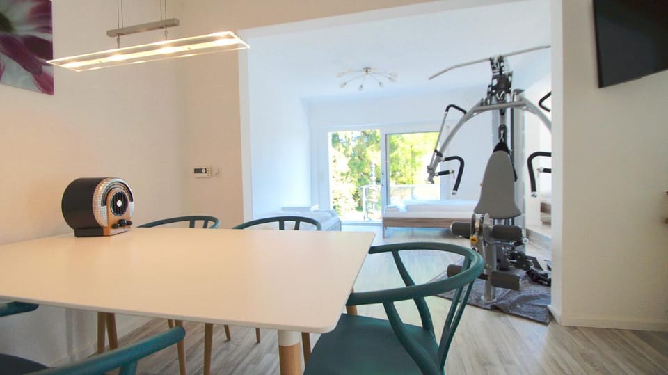 Seating area, Dining area, Bedroom