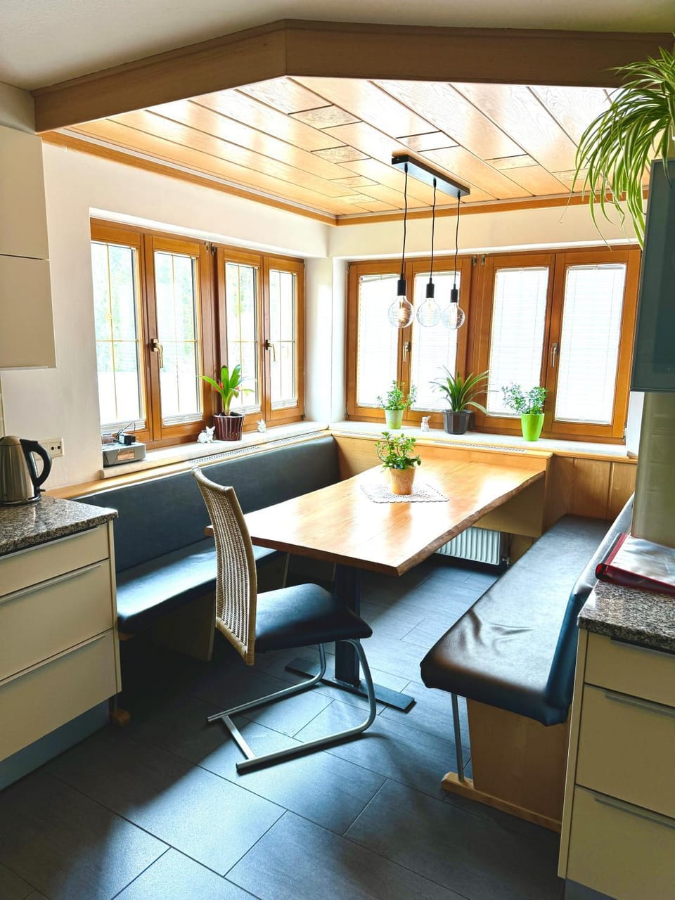 Dining area, kitchen
