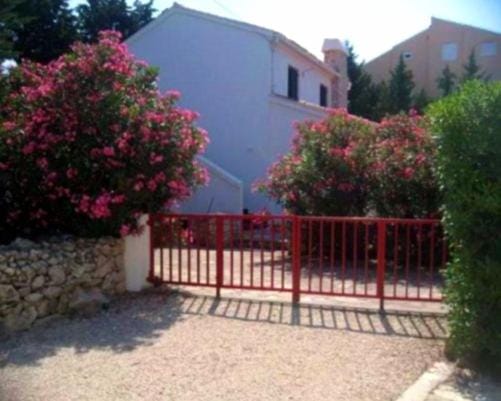 Facade/entrance, Summer, Garden, Garden, Garden view, Street view