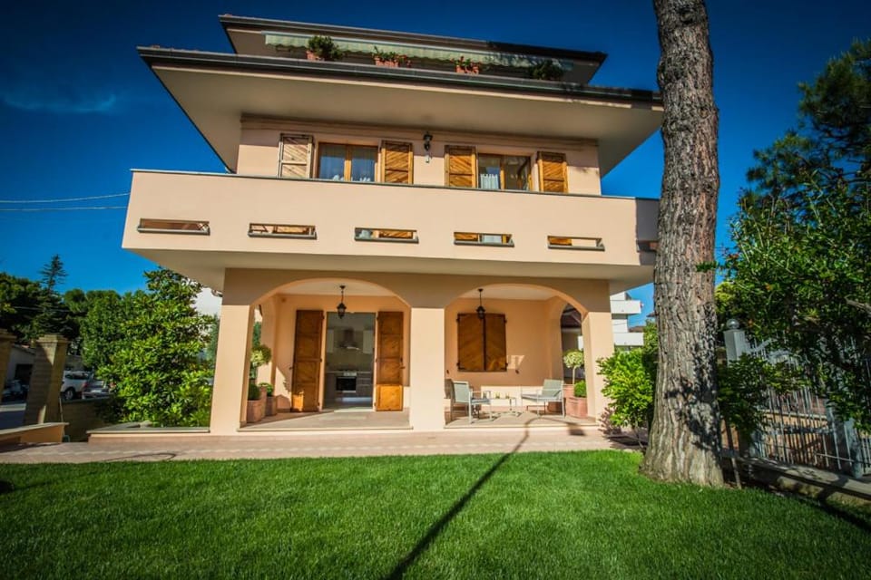 Facade/entrance, Garden, Garden view