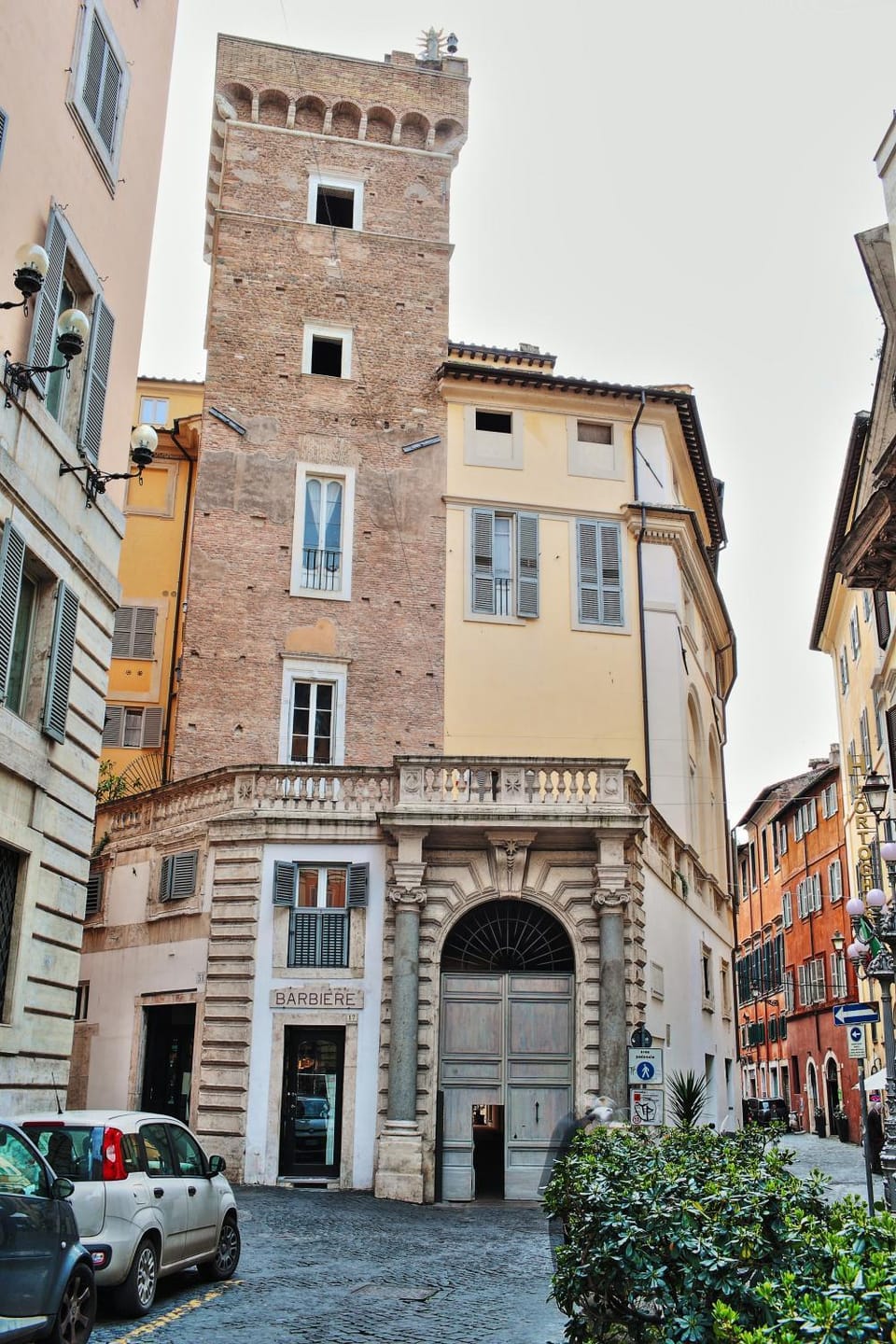 Facade/entrance