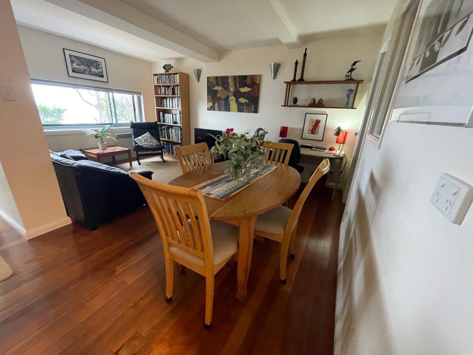 Beachside Taroona with Spa Apartment in Tasmania