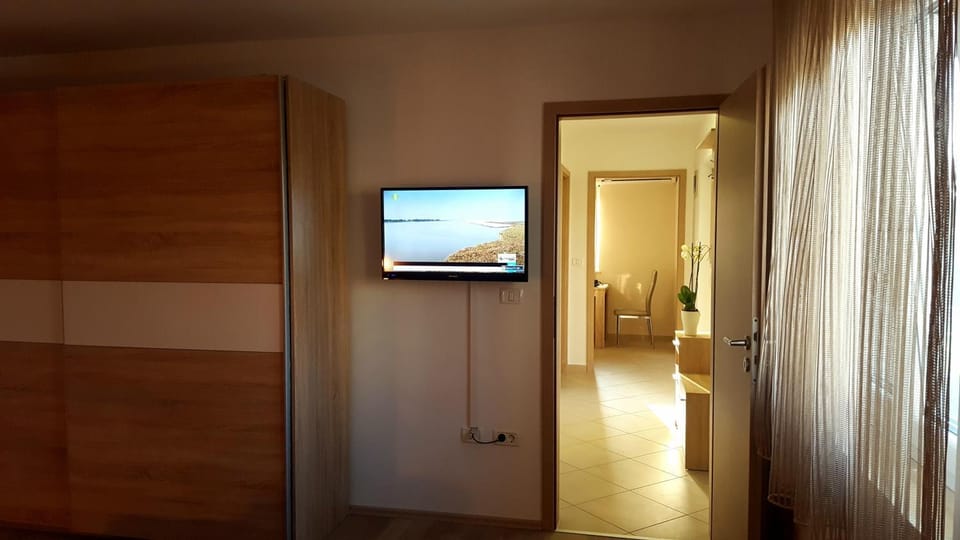 TV and multimedia, Bedroom, Area and facilities