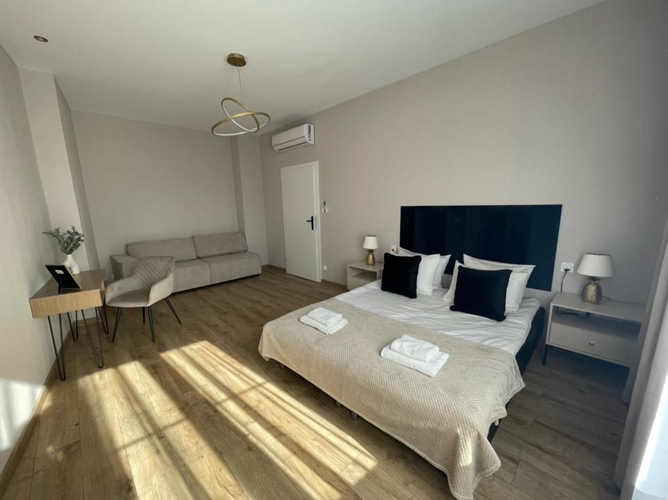 Photo of the whole room, Seating area, Bedroom