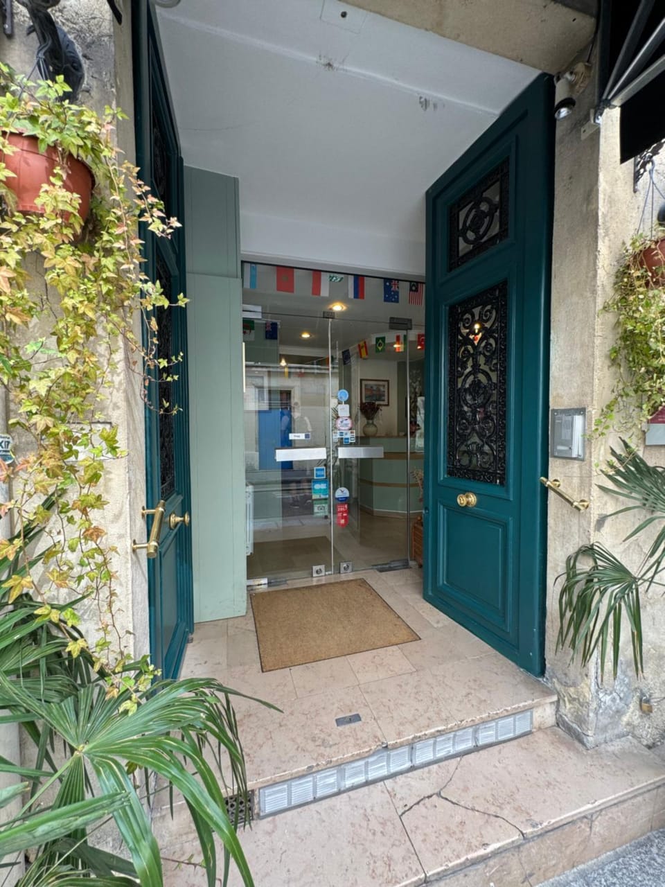 Facade/entrance