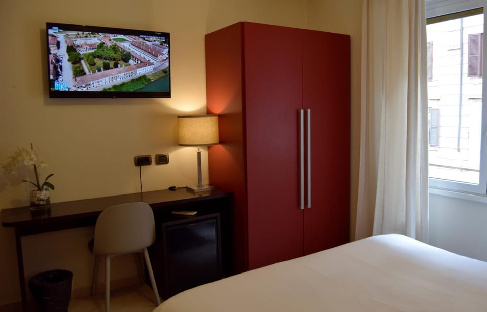 Bed, TV and multimedia, Bedroom, hair dresser, oven, wardrobe