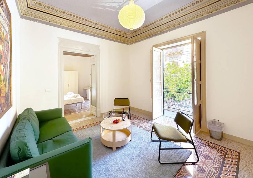 Bed, Living room, Photo of the whole room, Seating area, Bedroom