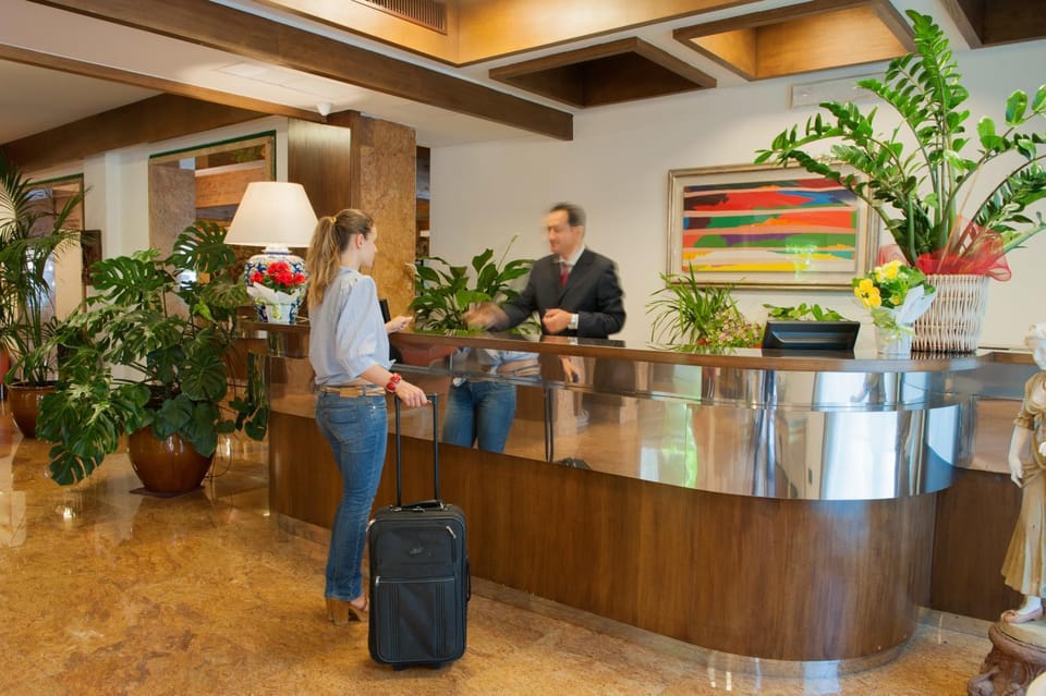 Staff, Lobby or reception, Guests