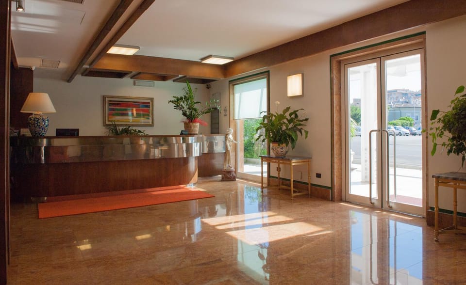 Day, Lobby or reception