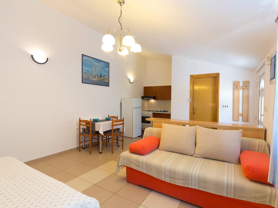 Kitchen or kitchenette, Living room, Dining area