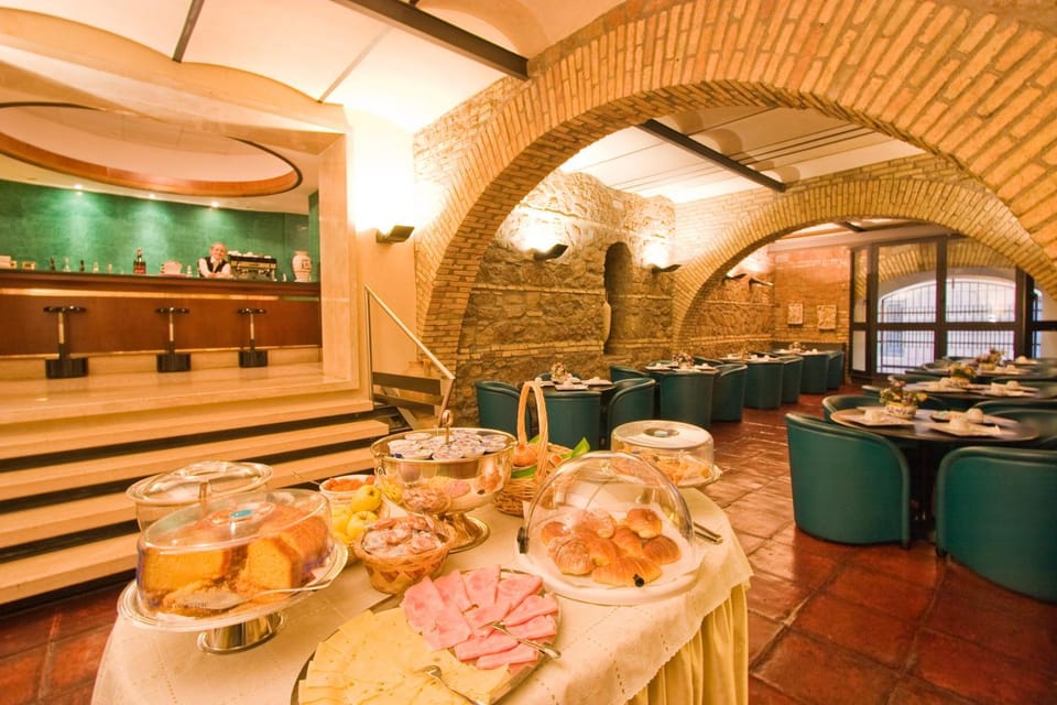 Restaurant/places to eat, Buffet breakfast
