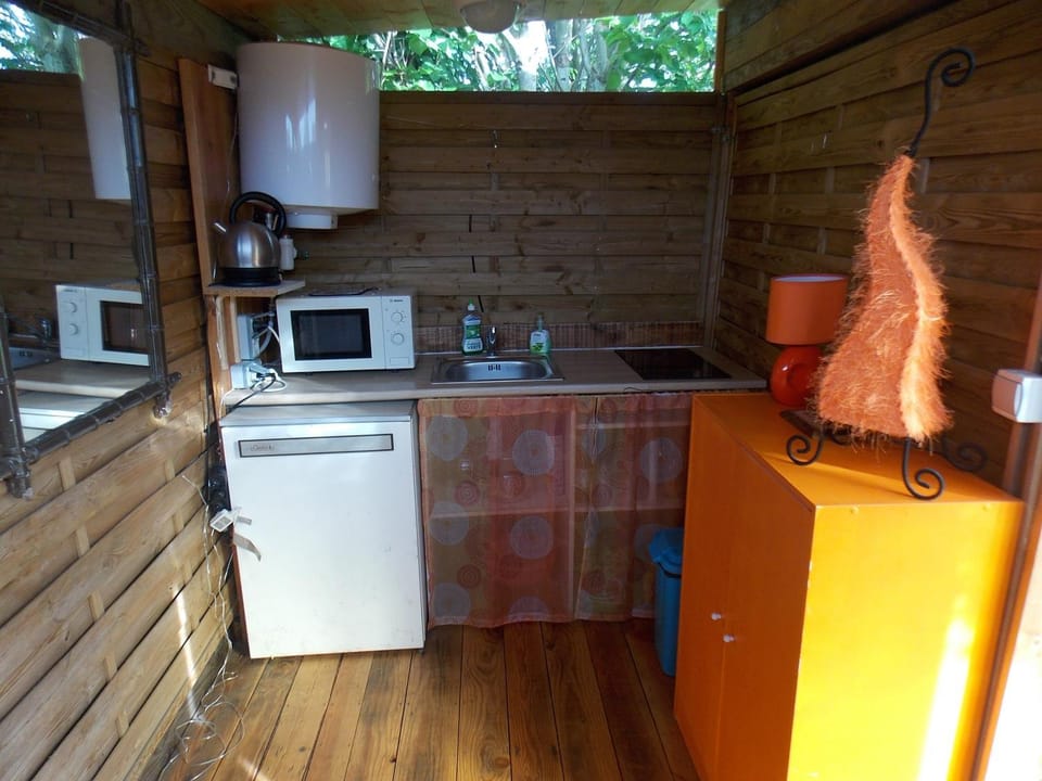 Kitchen or kitchenette, Communal kitchen