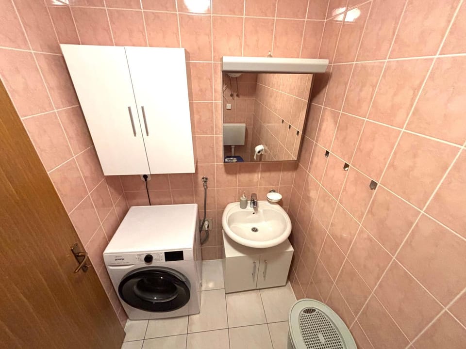 Bathroom, washing machine