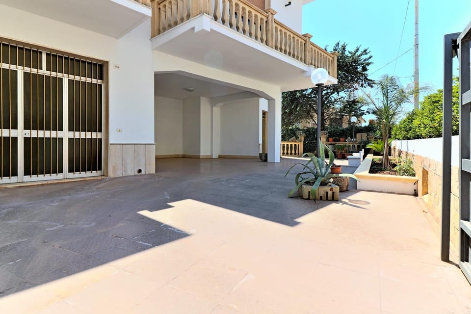 Facade/entrance, Day, View (from property/room), Balcony/Terrace, Parking
