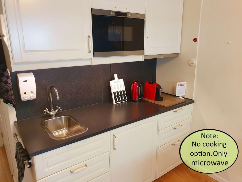 Coffee/tea facilities, microwave
