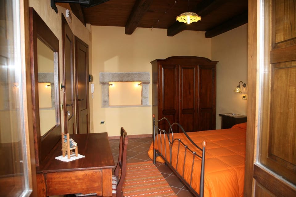 Bed, Photo of the whole room, Seating area, Bedroom, wardrobe