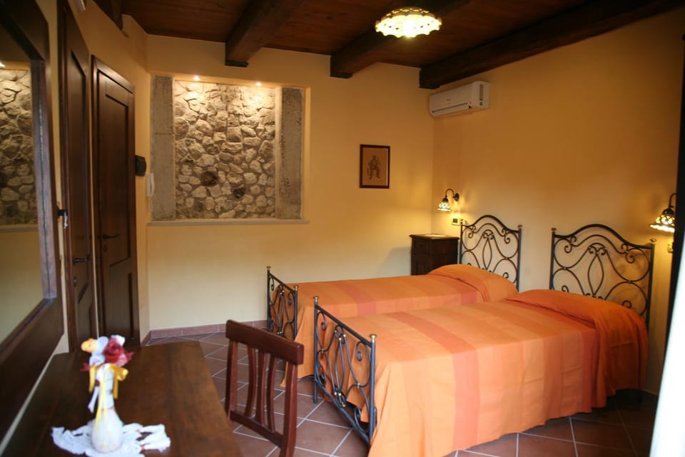 Bed, Photo of the whole room, Bedroom, air conditioner