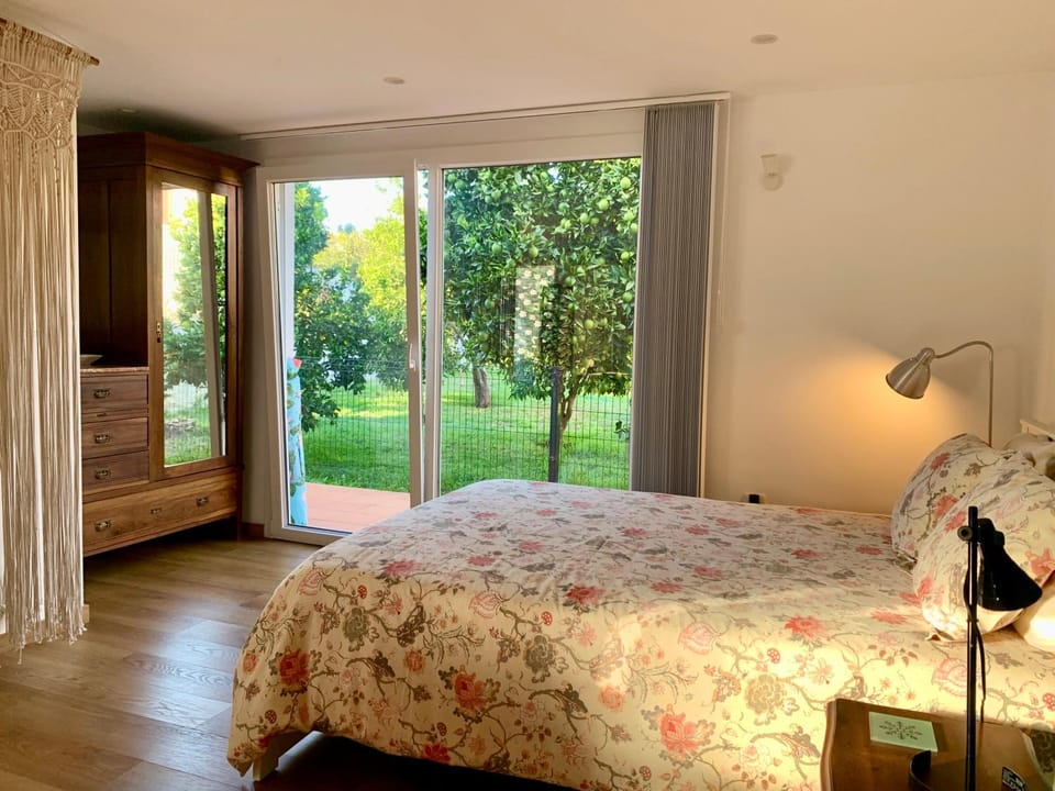 Bed, Photo of the whole room, Bedroom, Garden view