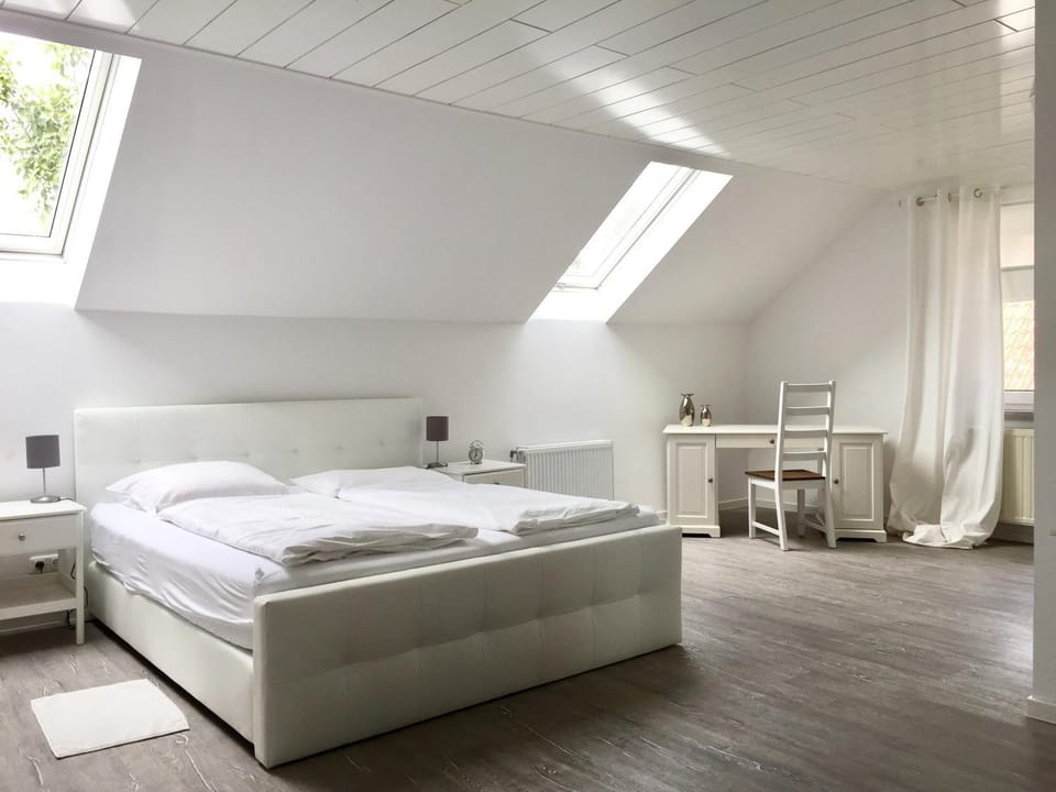 Bed, Photo of the whole room
