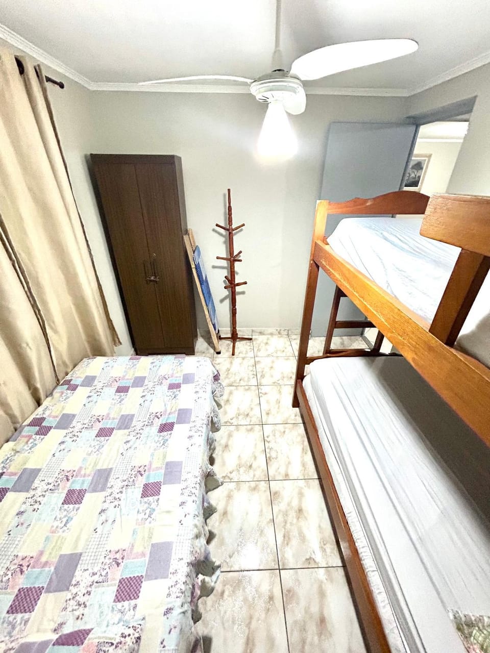 Bed, Photo of the whole room, Bedroom, bunk bed, fireplace