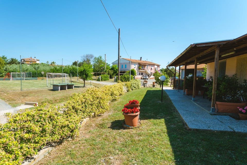 Facade/entrance, Activities, BBQ facilities, Garden, Balcony/Terrace, Floor plan, Pets, Garden view