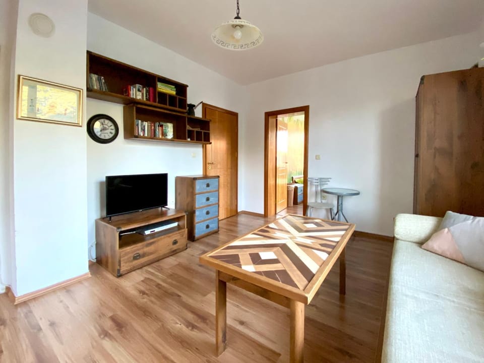 Communal lounge/ TV room, Living room, Bedroom